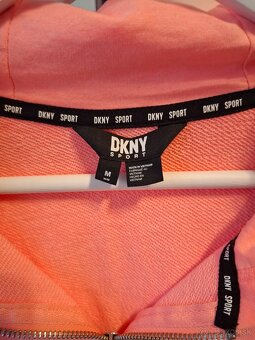 Predam damsku znackovu MIKINU DKNY - 2