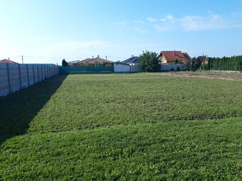 BÁČ PRI ŠAMORÍNE - TOP STAVEB. POZEMOK 1000m² SO VŠETKÝMI IS - 2