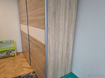 Šatníkova skriňa - 2