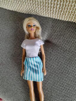 Barbína s oblečením - 2