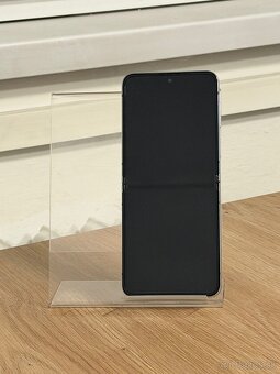 Dobrý deň Ponúkam na predaj Samsung Z Flip 5 512GB Mint - 2