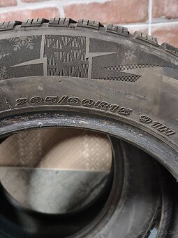 Predám 2ks zimné pneu 205/60/15 - 2