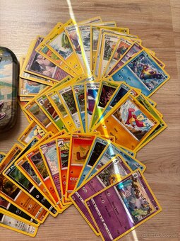 Pokémon karty+plechová krabička - 2