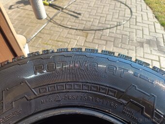 Nokian 265/75R16 - 2
