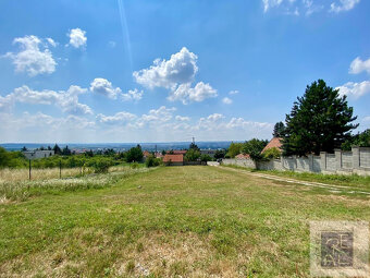 STAVEBNÝ POZEMOK NITRA - ZOBOR S VÝHĽADOM NA MESTO - 2