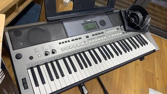 Klavesy YAMAHA E443 - stojan - sluchatka - 2