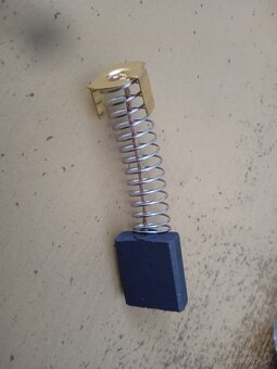 uhlíky 16x6mm - 2