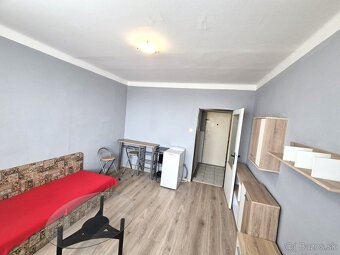 PREDAJ - Prerobená a zariadená garsónka na Gazdovskej ulici - 2