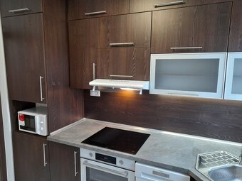 Rezervovaný kompletne zrekonštruovaný 4-izbový byt - 2