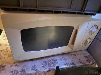 Zachod k tomu darujem mikrovlnku a vianočný stromček - 2