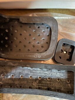 Hliníkové kryty pedálov Mercedes - 2