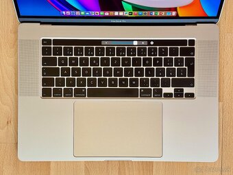 MacBook Pro 16" i9-2.3GHz,8j/16GB/1TB,Touchbar - TOP STAV - 2