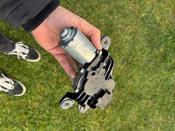 Motorcek stieraca zadny 0390201216 VW - 2