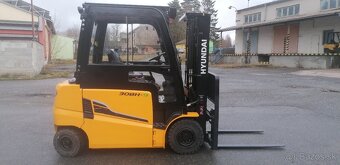 HYUNDAI 30BH-9 AKU triplex, boční posuv - 2