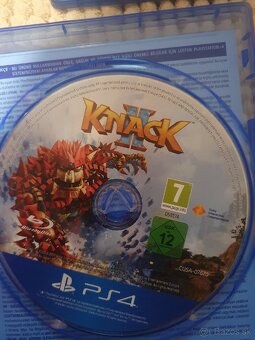 PlayStation 4 + hry – rok používaná
 - 2