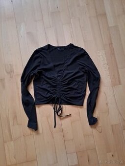 čierne crop top tričko s viazaním - 2