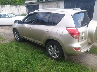 Predam Toyotu Rav 2.2 diesel, r.v 2008, naj 176 tisic - 2