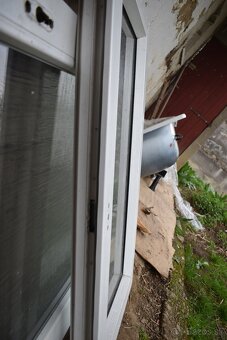 Predám plastove dvere a okno - 2