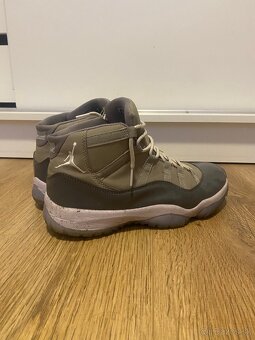 AIR JORDAN 11 RETRO COOL GREY - 2