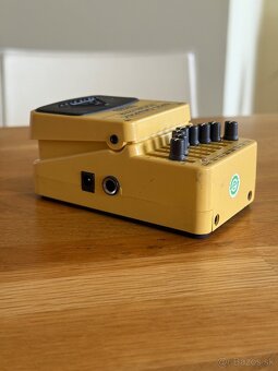 Behringer graficky ekvalizer - 2