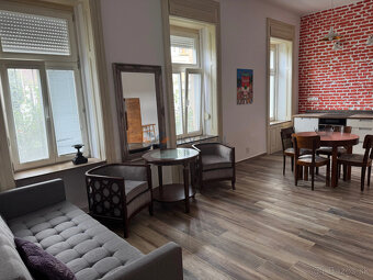 Na prenájom exkluzívny 2-izbový byt v historickom centre Nit - 2