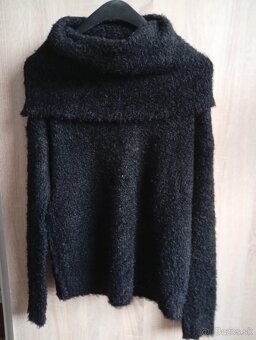 Čierny pulóver - 2