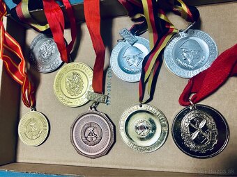 DDR medaile kovové - 2