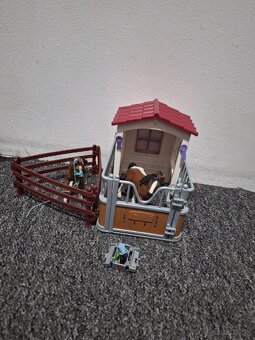 Schleich stajňa malá - 2