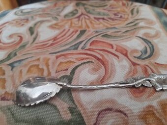 Predam starozitnu striebornu lyzicku na cukor - 2