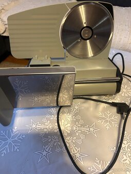 Predam krajac eletricky na chleb a salamu eta Questo - 2