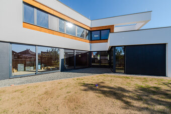Vila s nadčasovou architektúrou- Prešov, bývanie, podnikanie - 2