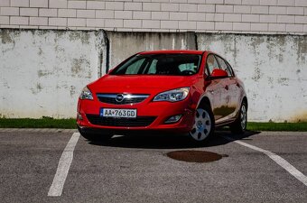 Opel Astra 1.4 ecoFLEX Cosmo - 2