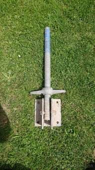 Predám nožičky na lešenie 60cm(layher) - 2