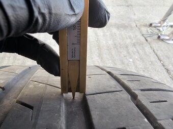 285/40R22 - 2