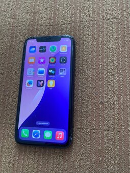 Iphone 11 poškodený - 2