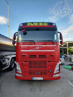 ŤAHAČ VOLVO - 2