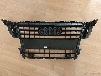 Audi A5 8T maska - 2