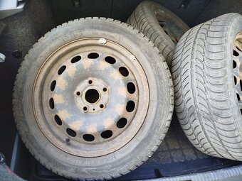 Predám staršie zimné pneumatiky 205/55 R16 s diskami - 2