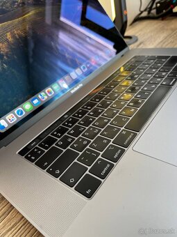 MacBook Pro 15" (2019) - 2