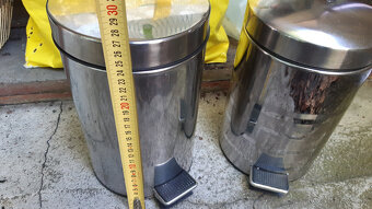 Predám dva malé nerezové koše. - 2