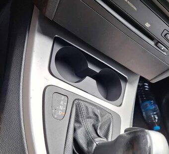 Bmw e90/91/92/93 držiak na plechovky - 2