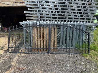 Masívna kovaná brána , plot, bránka - 2
