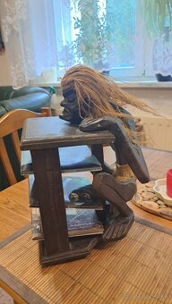 predám  exotický  stojan na CD - malý - 2