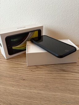 Predám Apple iphone SE 2020 64GB v top stave - 2