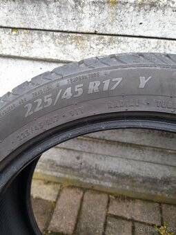 225/45 R17 - 2