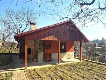 Záhradka so závlahou a murovanou chatkou na Vinici - 2