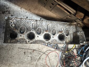Hlava valcov BMW 318i E36 - 2