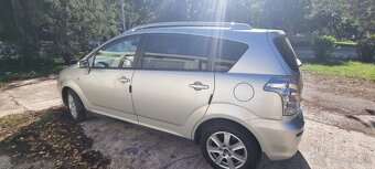 Toyota Corolla Verso kombi - 2