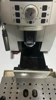 DeLonghi Magnifica S ECAM 22.110.SB - 2