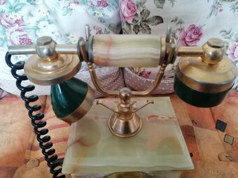 Rustikálny starý telefón - 2